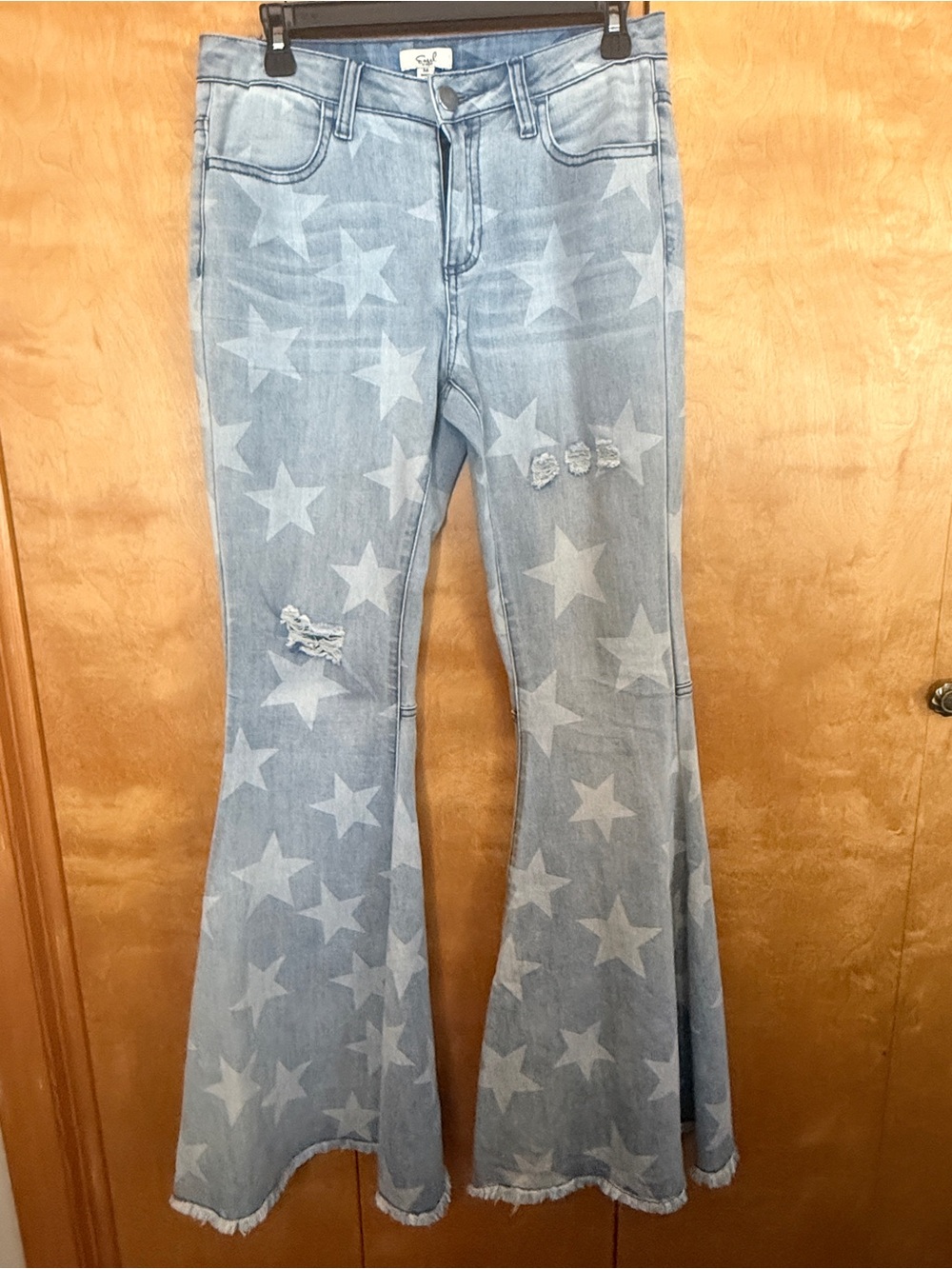 Star-Print Light Blue Flare Jeans - Women